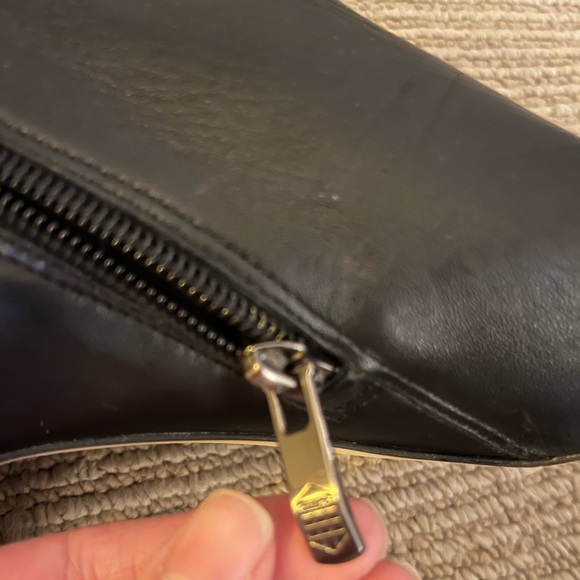 VINCE CAMUTO Black Leather Zip-Up Ankle Booties, Size 9.5 — GUC - Picture 11 of 15